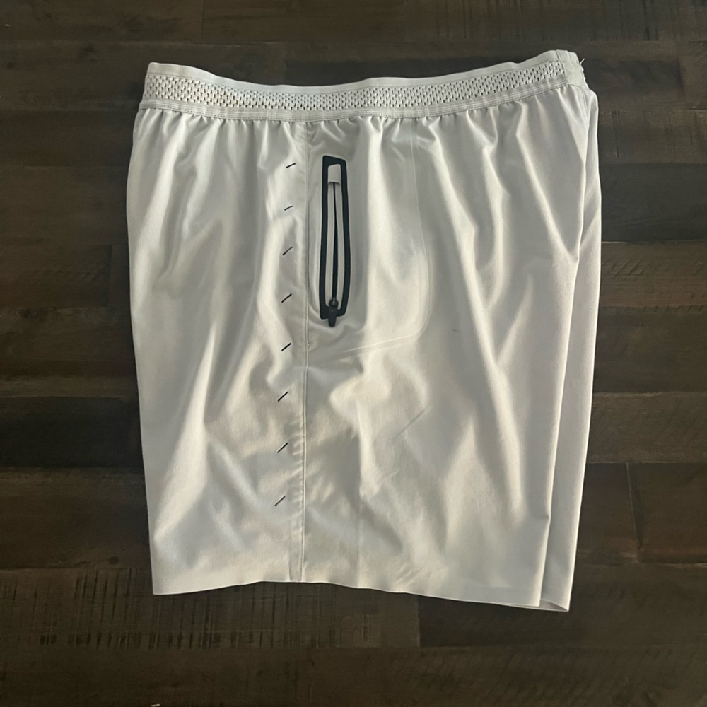 MENS TEN THOUSAND SESSION SHORTS - Picture 3 of 7